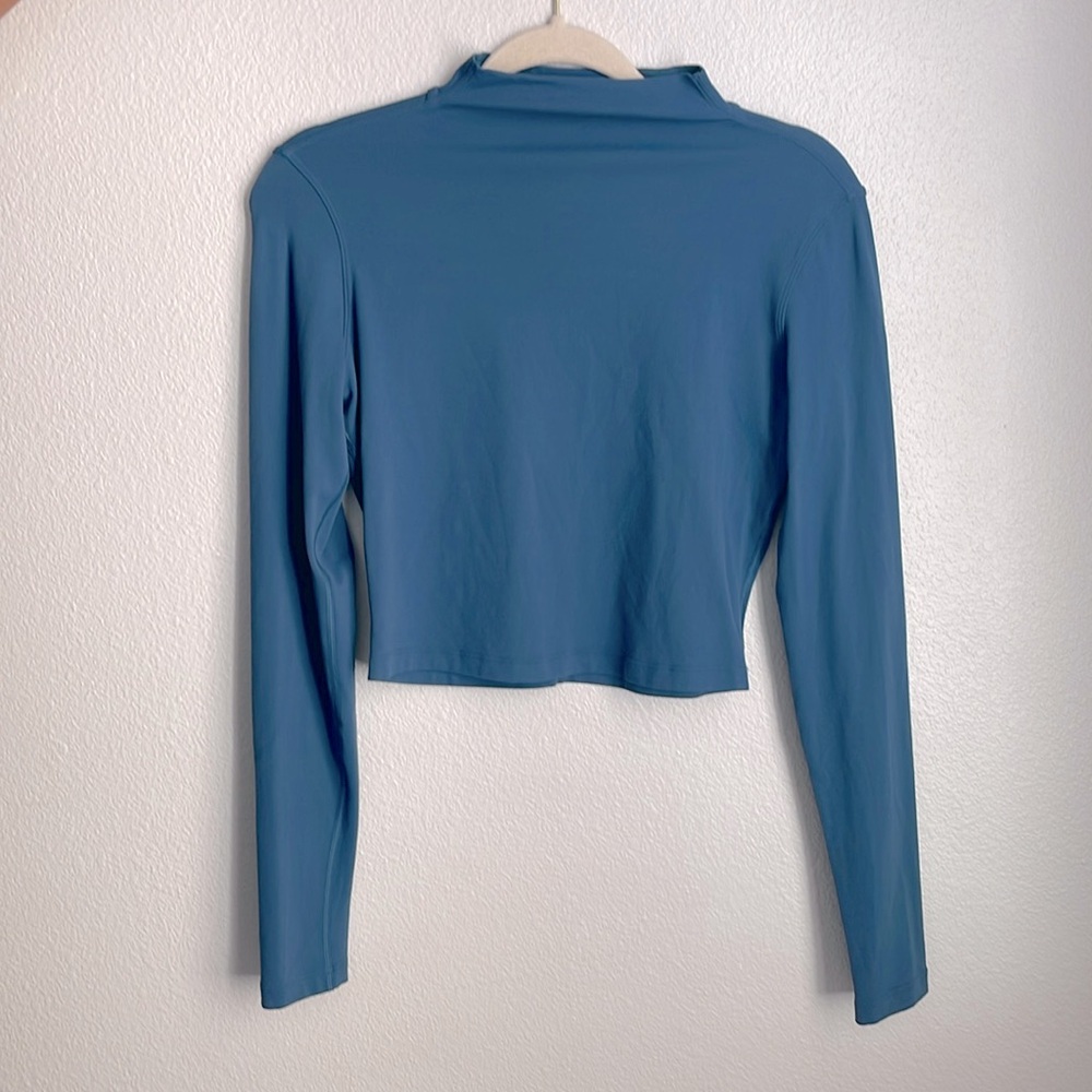 blue lululemon long sleeve crop top!!!